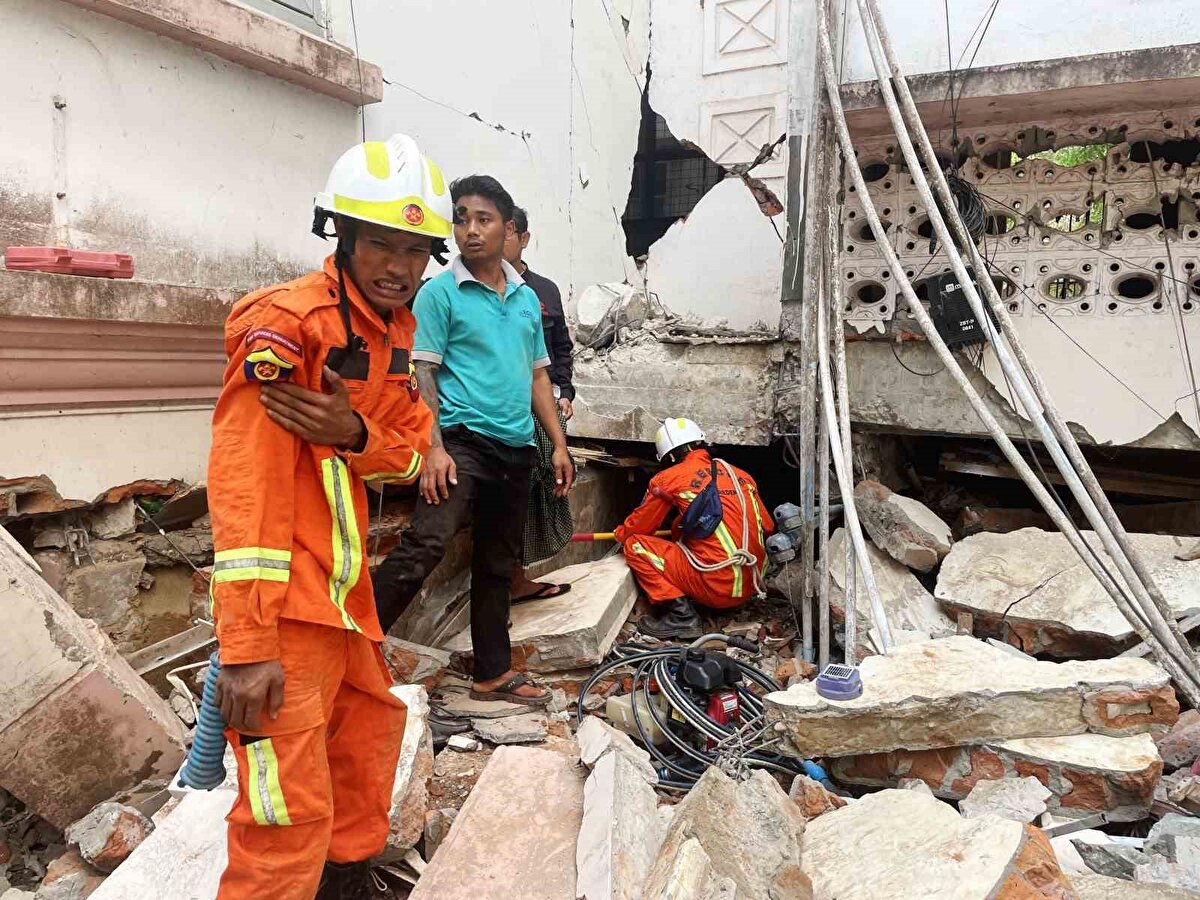 Myanmar askeri yönetiminin lideri Min Aung Hlaing, ülkede meydana gelen 7.7 ve 6.4 büyüklüğündeki depremlerde hayatını kaybedenlerin sayısının 144’e, yaralı sayısının da 732’ye yükseldiğini açıkladı.