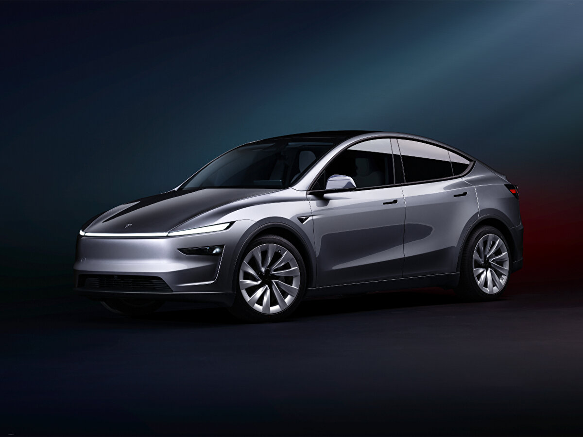 Aynı zamanda araçta LFP ve NMC batarya seçeneklerinin yer aldığı ve hızlı şarj desteği sağlandığı ifade edildi. Test sürüşlerine katılmak isteyenlerin, Tesla’nın resmi web sitesi üzerinden randevu oluşturarak İstanbul, Ankara ve İzmir’deki test noktalarından birinde aracı deneyimleyebileceği bildirildi.