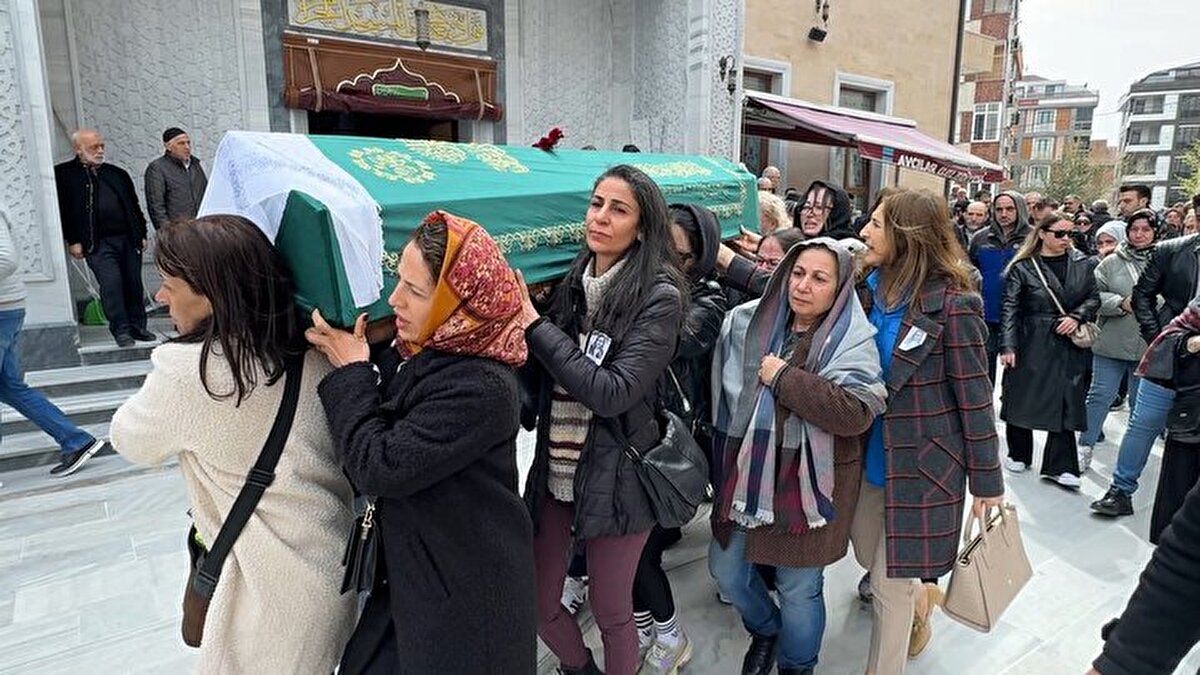 Bundan ibaret olay. Çocuk devlet kontrolünde şu anda 8 yaşında. Bu cenaze işleri bitince çocuk velayeti için başvurularımızı yapacağız. Uzaklaştırma kararı var ama önlemler yetersiz olduğundan bir işe yaramamış" dedi.