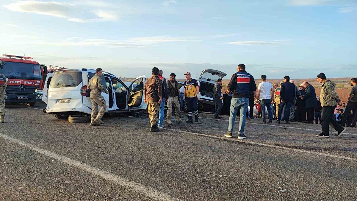 Kazada, ilk belirlemelere göre, 3 kişi hayatını kaybetti, 4 kişi yaralandı.