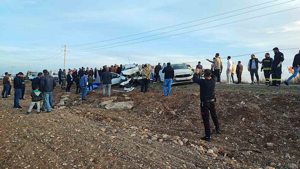 Yaralılar, ambulanslarla kentteki hastanelere kaldırıldı.