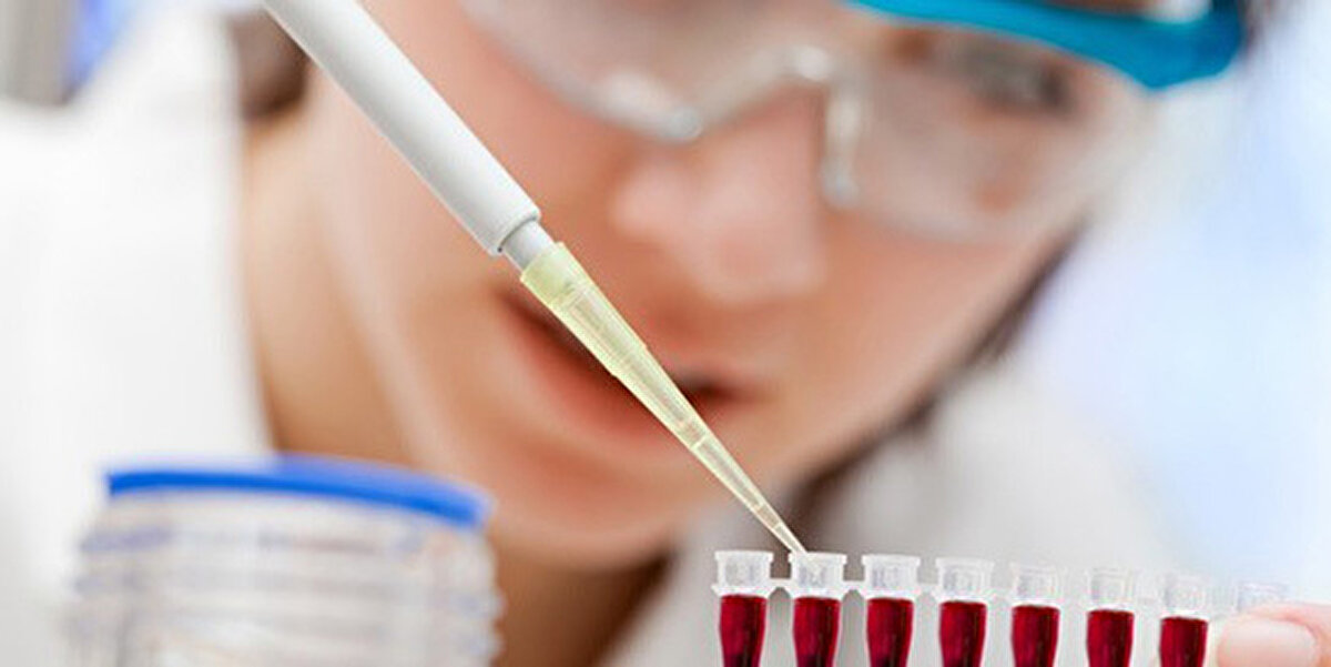 Daily Mail’in haberine göre, 50 bin İranlı üzerinde yapılan çalışmada, A, B ve AB kan grubu taşıyan bireylerin, 0 kan grubuna sahip olanlara kıyasla mide kanserine yakalanma riskinin yüzde 55 daha fazla olduğu belirlendi.