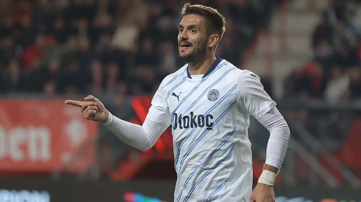 TADIC, "DALYA" DEDİ<br>72. dakika oyuna dahil olan Dusan Tadic, Bodrum FK karşısında sarı-lacivertli formayla 100. resmi maçına çıktı.<br><br>Sırp oyuncu, Fenerbahçe tarihinde ikinci sezonunda bunu başaran ilk isim oldu.