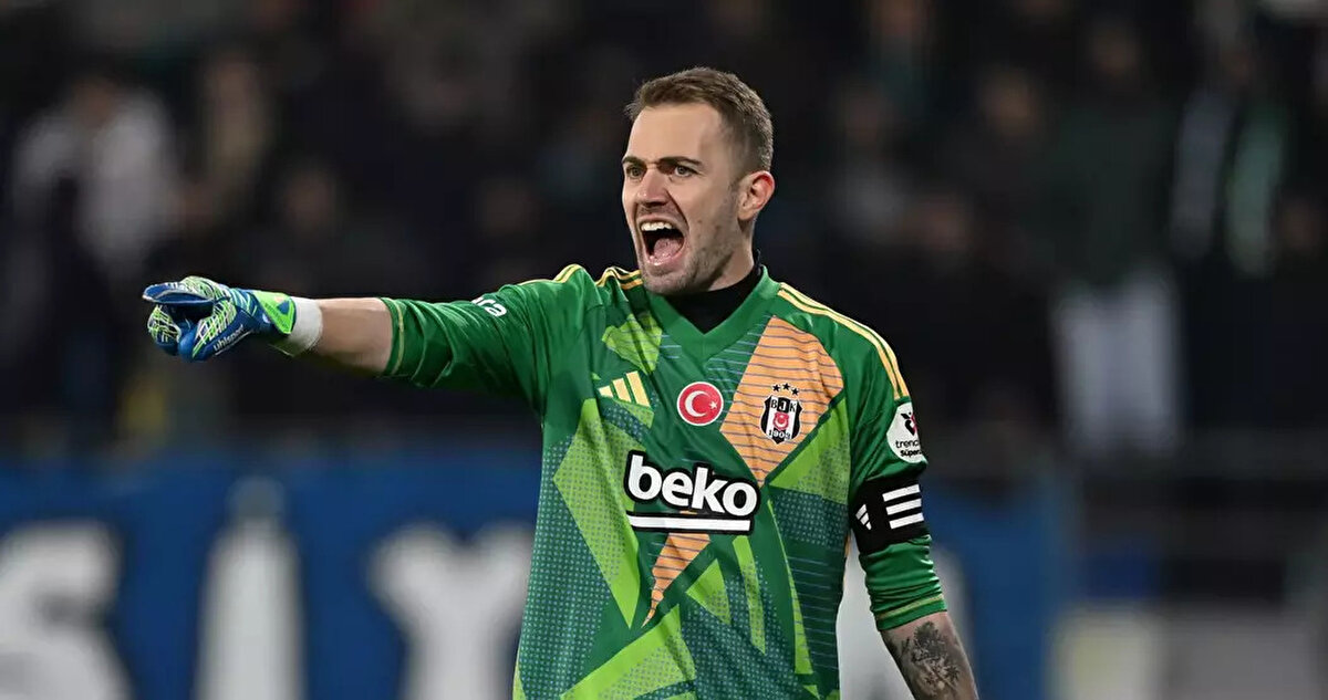 Bu sezon Beşiktaş'ın en etkili yıldızlarından olan Mert Günok, Galatasaray derbisi öncesi taraftarların en güvendiği isim konumunda.<br>