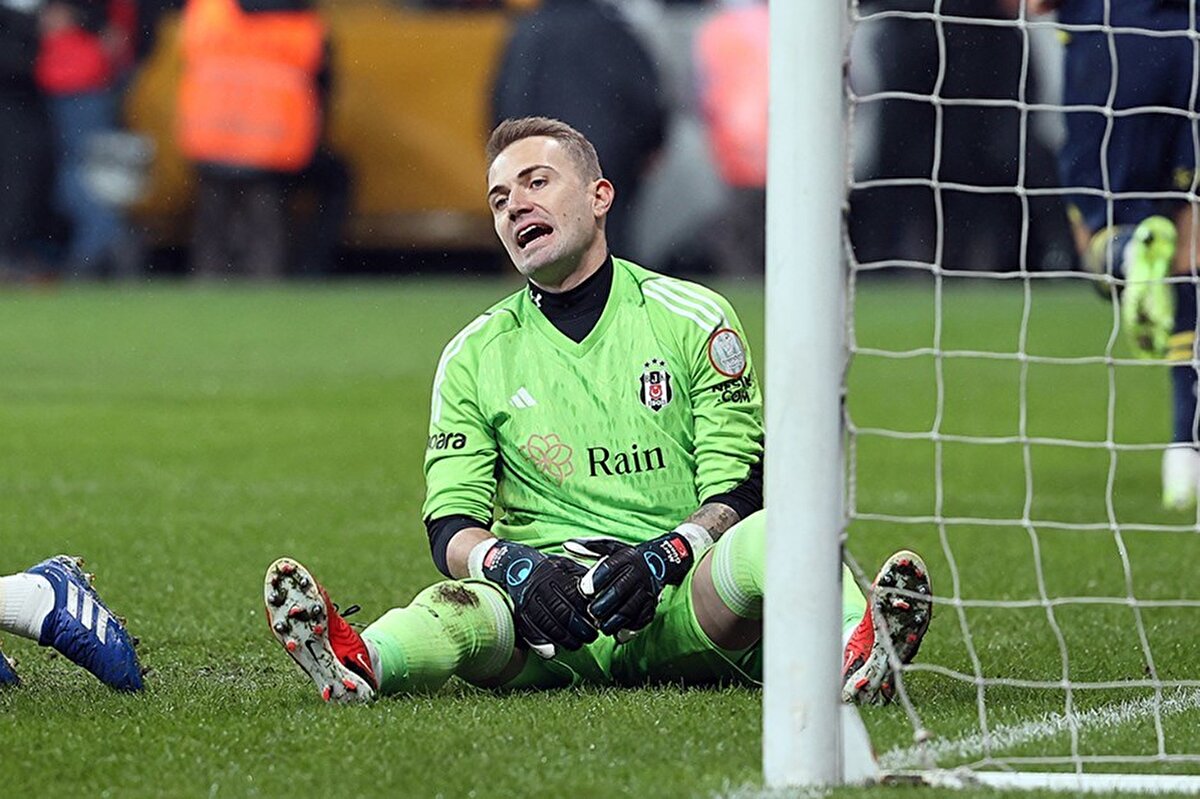 Öte yandan Mert Günok, kariyerinde Galatasaray'a karşı 15 maça çıktı.