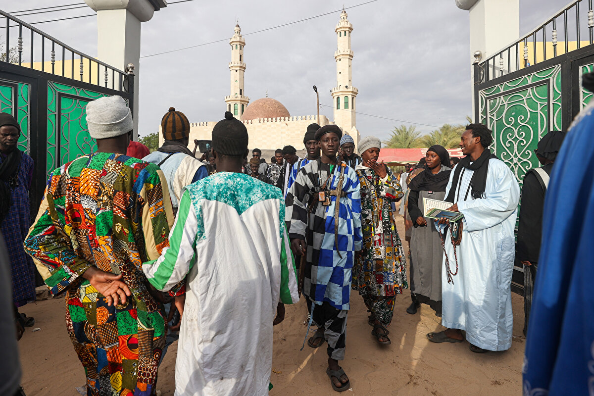 Senegal'in Fransa'dan bağımsızlığını kazanmasında da önemli yeri olan Bamba, bu nedenle Moritanya ve Gabon'a sürgüne yollandı.