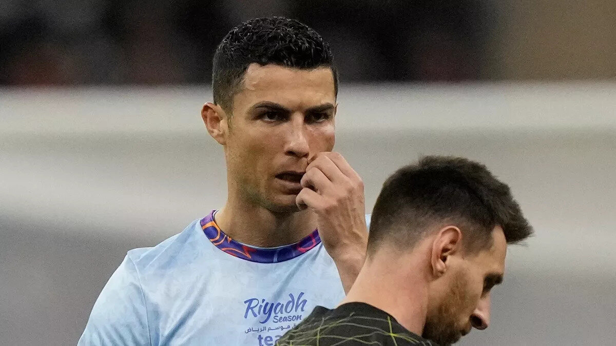 Ronaldo, 2023'te Manchester United'dan Al-Nassr'a gittiğinden beri, 40 yaşındaki oyuncu sadece 97 maçta 86 gol attı ve 19 gol pası verdi. Messi ise Paris Saint-Germain'den katıldıktan sonra 44 Inter Miami maçında 38 gol ve 20 asist yaptı.<br>