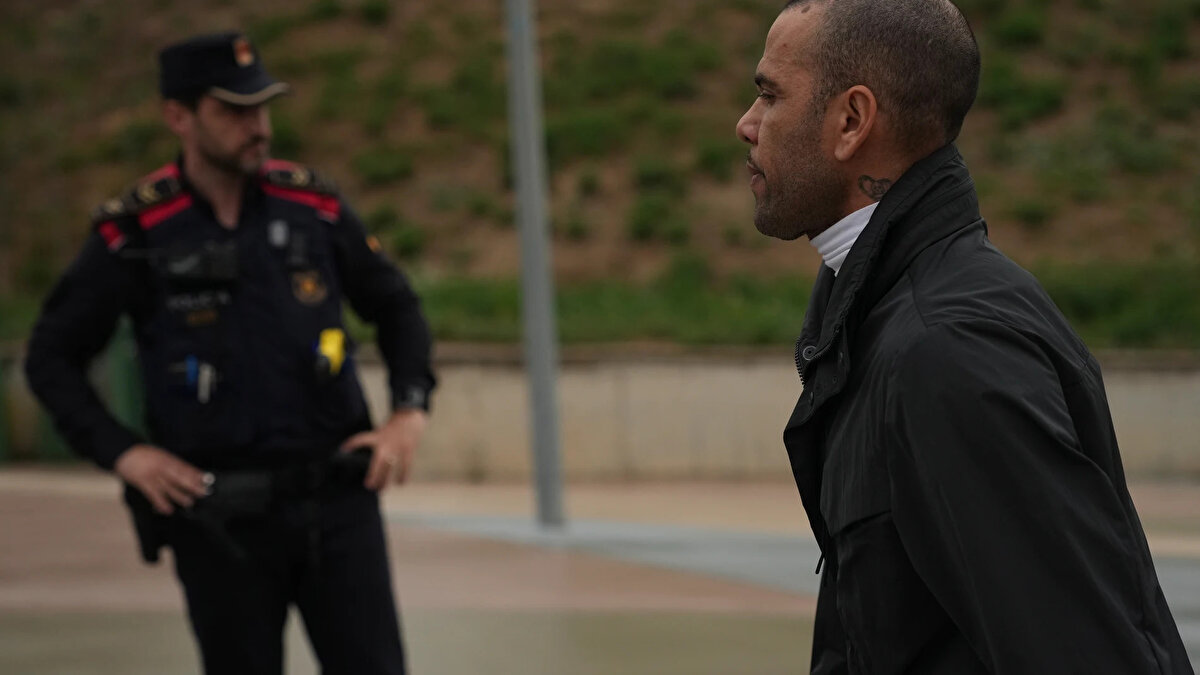 Son yıllarda İspanyol futbolunda cinsel saldırı iddiaları gündemi sıkça meşgul etmişti. Santi Mina ve Hugo Mallo gibi isimler de benzer suçlardan mahkumiyet almıştı.<br>