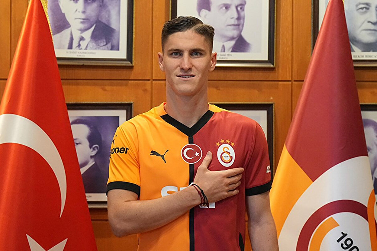 Sarı-kırmızılılarda ise Jakobs, tebdir amaçlı kadroda yer almazken Sallai'nin durumu maç saatinde belli olacak.