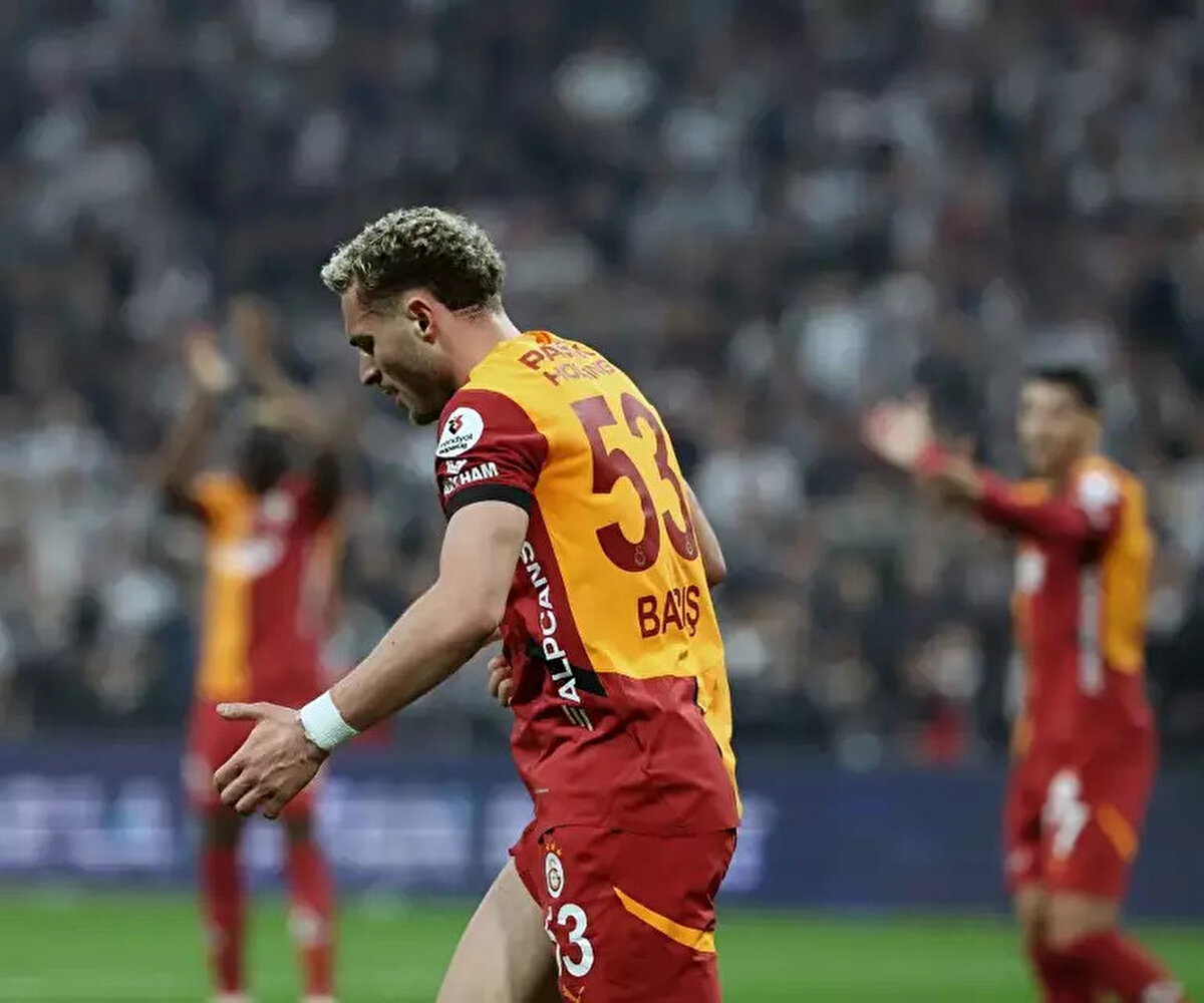Beşiktaş, Süper Lig’in 29’uncu haftasında evinde Galatasaray’ı konuk etti. Tüpraş Stadyumu’nda saat 20.30’da başlayan karşılamada Yasin Kol düdük çaldı. Yasin Kol’un yardımcılıklarını ise Abdullah Bora Özkara ile Samet Çiçek üstlendi.