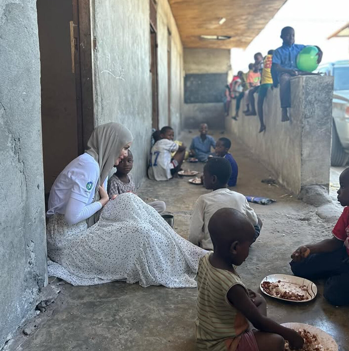  Gamze Özçelik, kariyerinin zirvesindeyken radikal bir karar almış ve şöhretine veda etmişti. Maneviyata yönelen Gamze Özçelik, yaptığı sayısız iyilikle yediden yetmişe herkesin gönlüne taht kurdu.