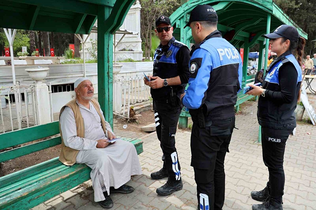 Kafasında takke, elinde de Kur’an-ı Kerim olanlar tek tek durdurulup önce dua sonra Yasin Suresi okutuldu.