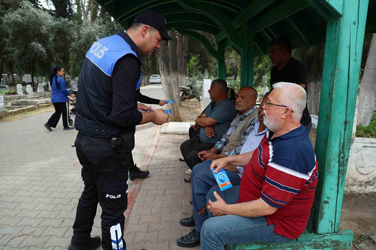 Bir başka dua okuyan vatandaş ise, "Ben Kur’an-ı Kerim’i ezberden okumuyorum. Bakarak okuyorum, ezberden okunur mu" demesi dikkat çekti.<br>Şu ana kadar olumsuzluk yaşanmazken ekiplerin denetimlerin devam edeceği bildirildi.
