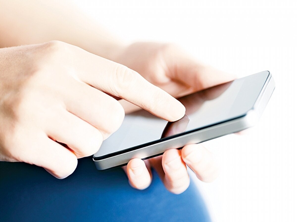 Dijital güvenliğinizi korumak için şunlara dikkat edin:<br><br>- Bilmediğiniz veya şüpheli bağlantılara asla tıklamayın.<br>- Tanıdık birinden gelse bile şüpheli mesajları doğrulamadan dosya indirmeyin.<br>- Cihazınıza güvenilir bir antivirüs programı yükleyin.<br>- Sevdiklerinizi de bu dolandırıcılık yöntemine karşı uyarın.