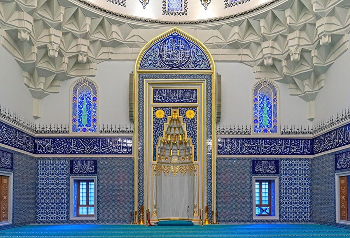 "Bayramın sevincini sevdiklerinizle paylaşarak, gönlünüzdeki huzuru pekiştirin. İyi bayramlar!"<br><br>"Tüm sevdiklerinizle birlikte geçireceğiniz mutlu, huzurlu bir bayram diliyorum."