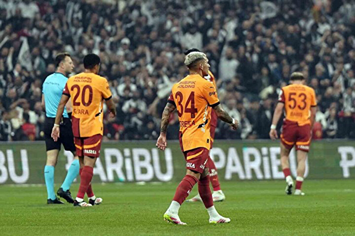 Galatasaray'da, Beşiktaş derbisinde alınan 2-1'lik yenilgi sonrası önemli bir gelişme yaşandı.