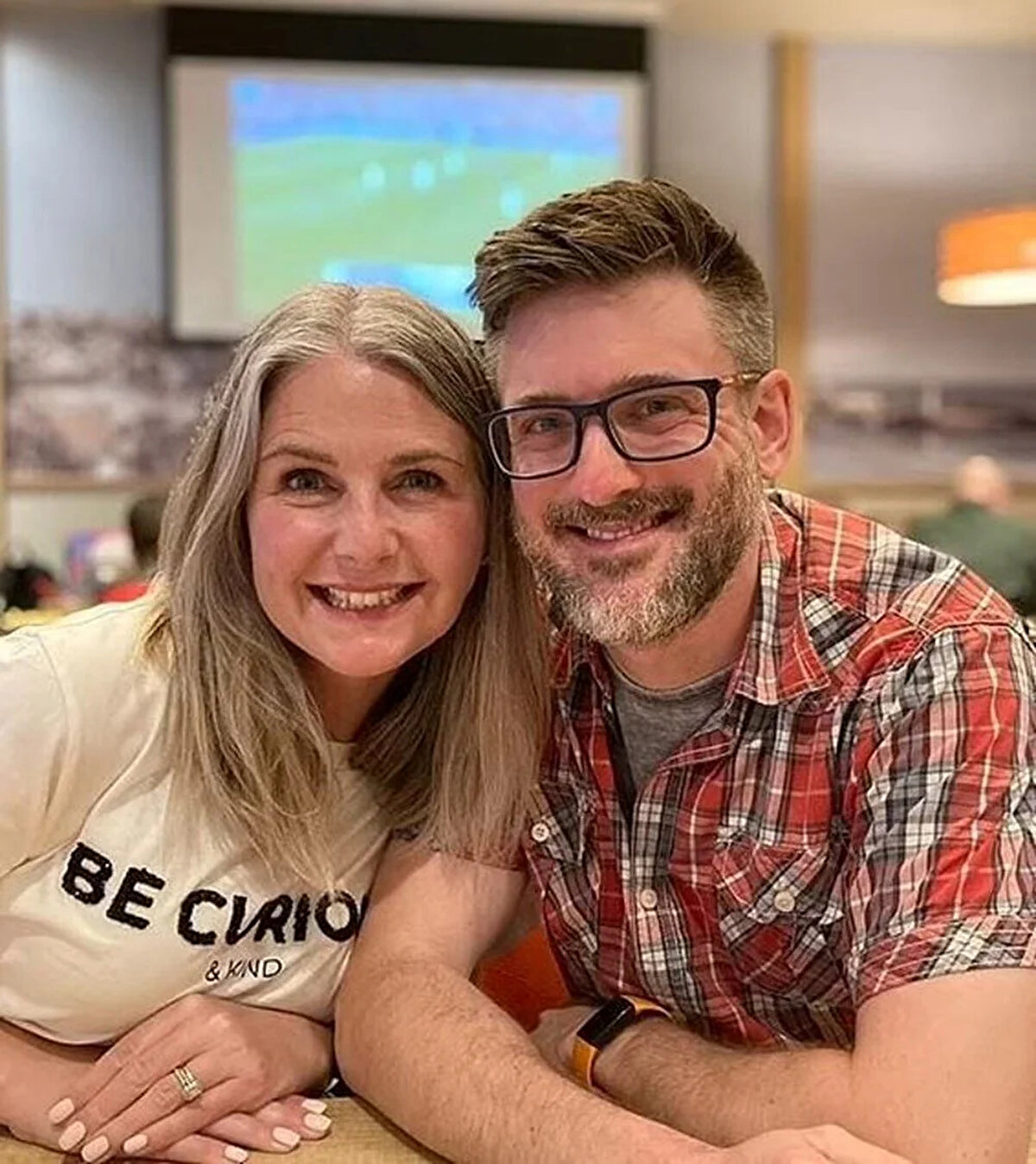 Aniden başlayan kulak ağrısı nedeniyle istirahat etmek için odasına geçen Pete Hynes, bir anda yere yığıldı. Yakınları hemen sağlık ekiplerine haber verdi ve 3 çocuk babası adam ambulansla hastaneye kaldırıldı. Yapılan testler sonucunda, Hynes’in menenjite yakalandığı tespit edildi.