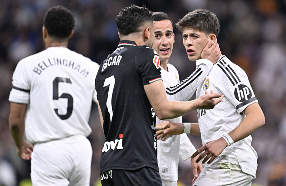 Arda Güler, Leganes maçından önce Real Madrid'de son olarak 5 Şubat'ta Kral Kupası çeyrek finalinde deplasmanda yine Leganes'e karşı takımının ilk 11'inde sahaya çıkmıştı.<br><br>Bu sezon Real Madrid'de 29 lig maçının 19'unda forma giyen Arda Güler, teknik direktör Carlo Ancelotti tarafından 7 kez ilk 11'de oynatıldı.