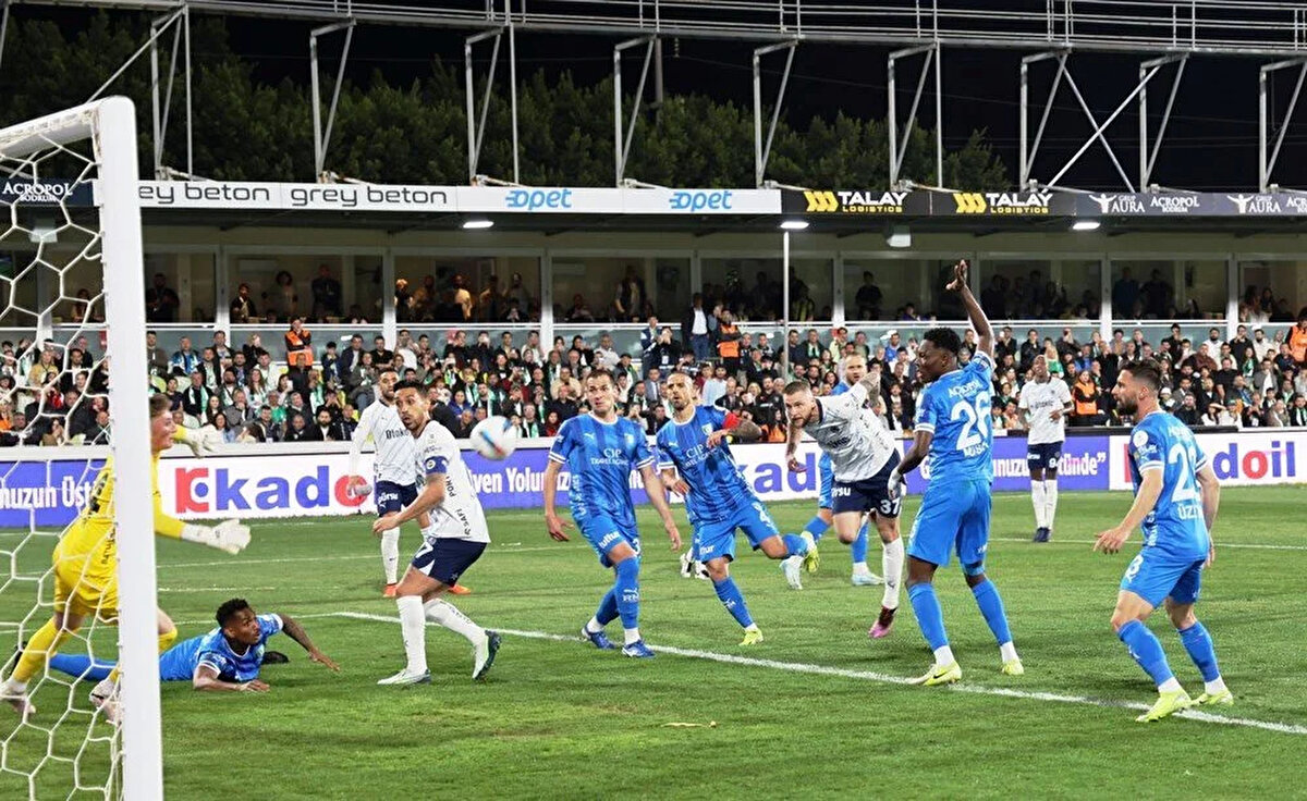 Fenerbahçe'nin deplasmanda Sipay Bodrum FK'yi 4-2 mağlup ettiği müsabakaya ilk 11'de başlayan ve 60 dakikanın üzerinde süre alan futbolcuların, yenilenme ile aktif dinlenmeye yönelik çalışmalar yaptığı bildirildi.