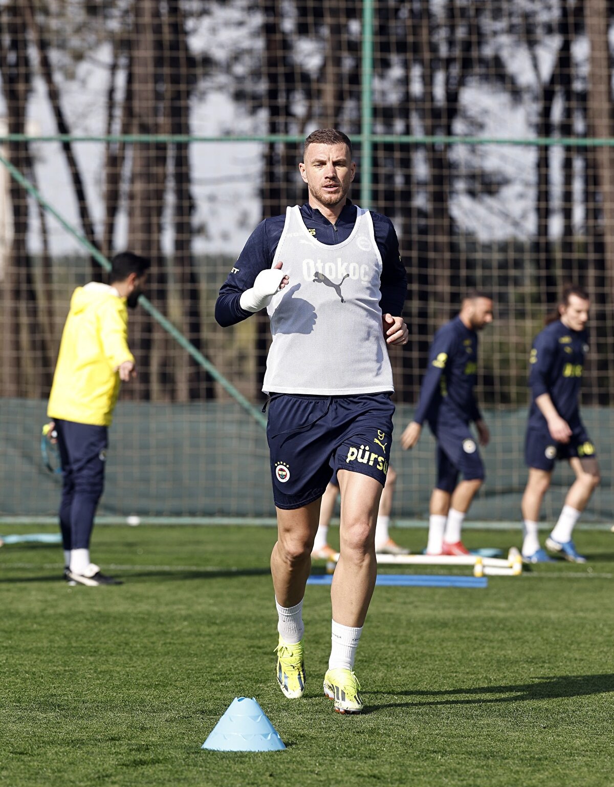 Sarı-lacivertli ekip, yarın gerçekleştireceği antrenmanla Galatasaray derbisinin hazırlıklarını sürdürecek.