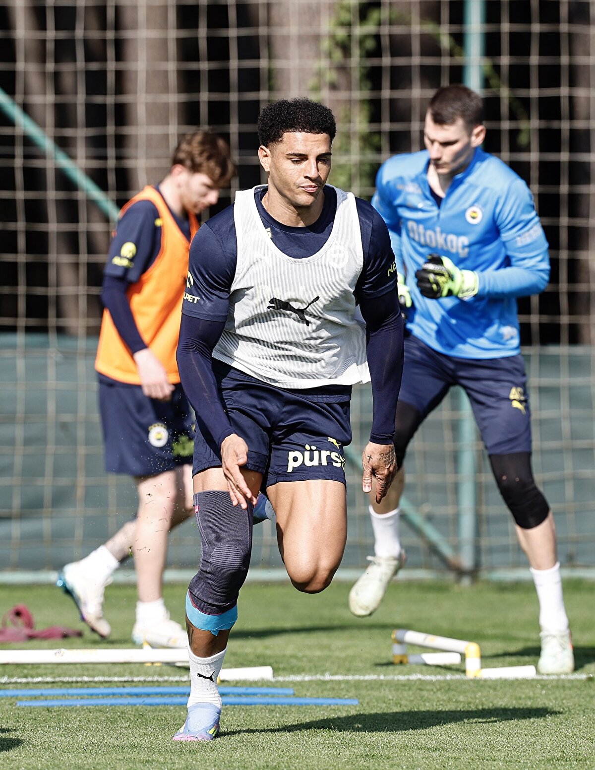 Diego Carlos ve Çağlar Söyüncü takım çalışmasının tamamında yer aldı. İki isim teknik heyetten forma bekleyecek.