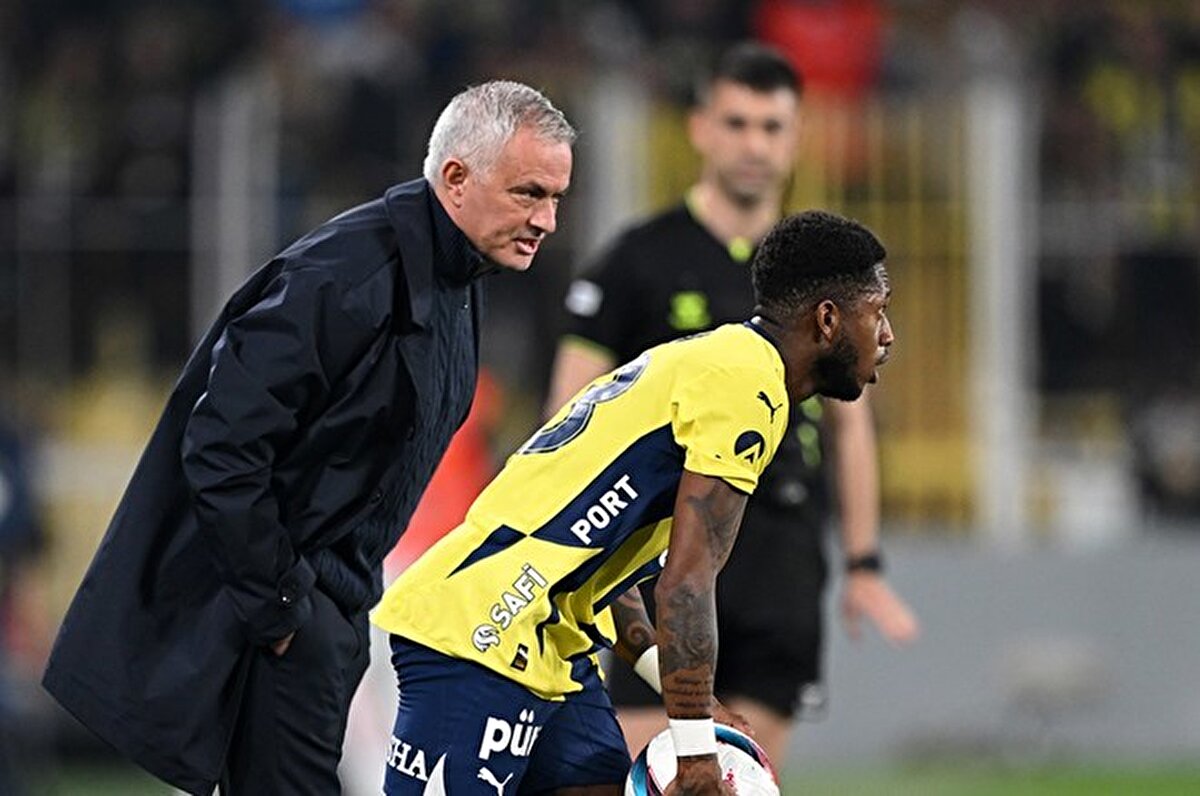 Sağlık ekibi, Fred'i Galatasaray derbisine yetiştirmek için seferberlik ilan ederken Mourinho zorlu müsabakaya ideal kadrosuyla çıkmak istiyor.