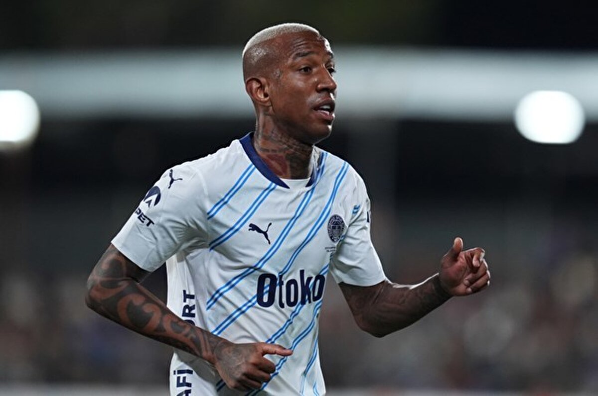 Öte yandan milli arada sıkı çalışan ve fiziksel eksikliğini giderdiği görülen Anderson Talisca'nın, Galatasaray derbisinde Mourinho'nun en büyük kozu olacağı aktarıldı.