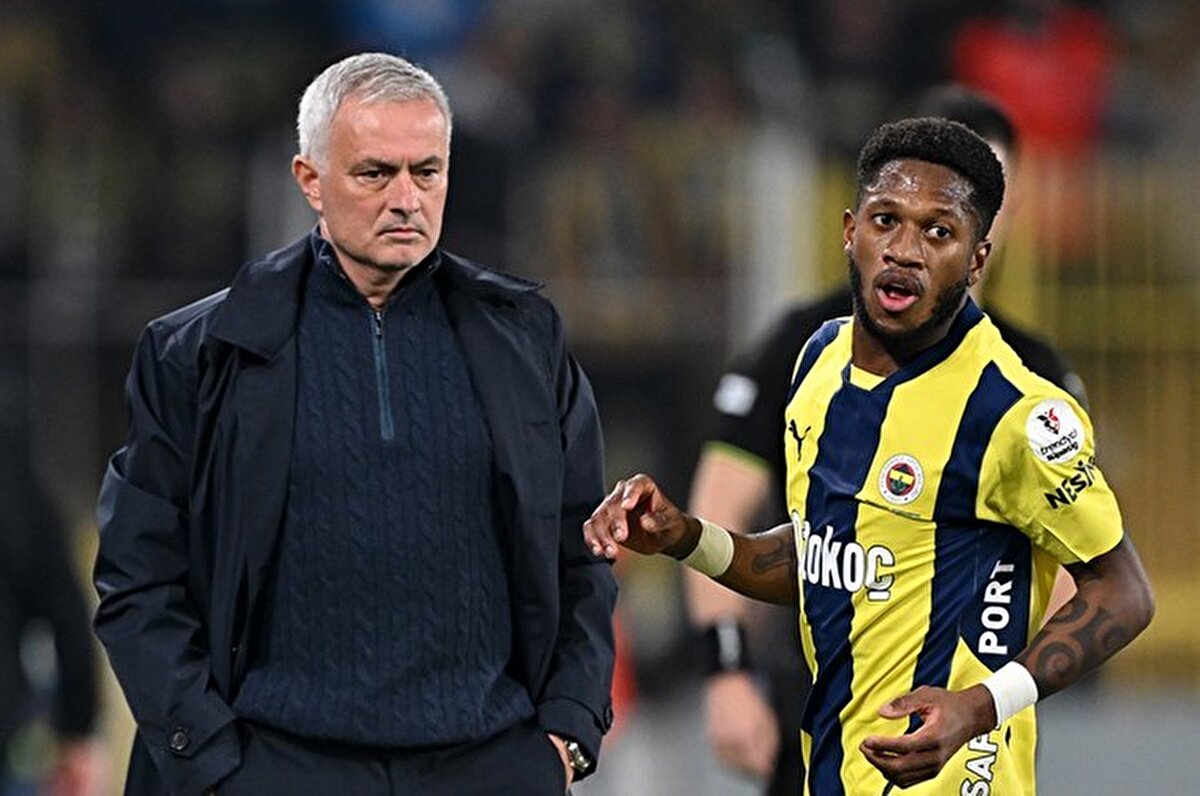 Milliyet'in haberine göre Jose Mourinho, dev derbinin planlarını Fred'in oynayacak olması üzerine yapıyor.