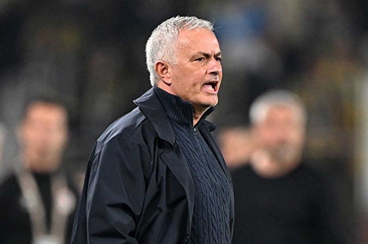 Fenerbahçe Teknik Direktörü Jose Mourinho ise gözünü Türkiye Kupası'nda 2 Nisan tarihinde oynanacak Galatasaray derbisine çevirdi.