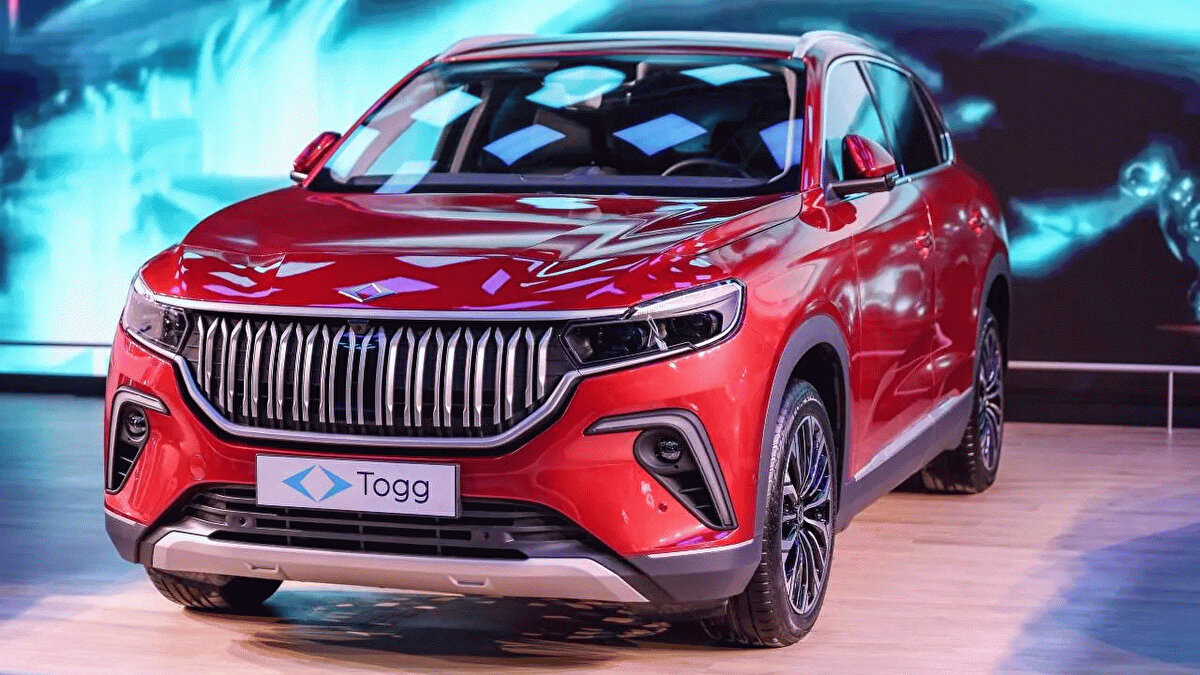 Dar gelirlilere yönelik sosyal konut projelerinin ardından şimdi de İlk Arabam Togg kampanyası geliyor. Hükümet 3 veya daha fazla çocuğu olan ailelere özel, araç alımlarını teşvik etmek için Togg desteği sunacak.