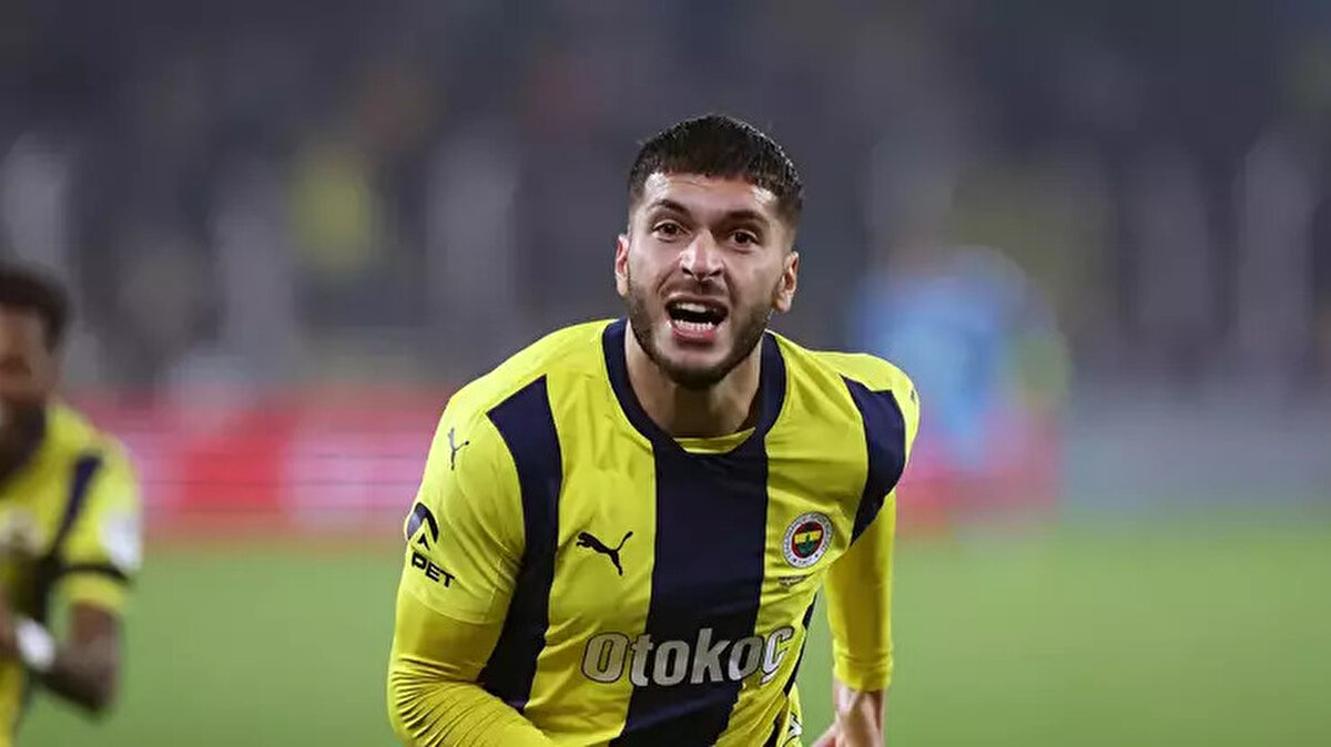 Oğuz Aydın'ın milli takımda da çok iyi oynadığını belirten ünlü yorumcu, Fenerbahçe'de beğendiği diğer oyuncuların Kostic ve Skriniar olduğunu ifade etti.