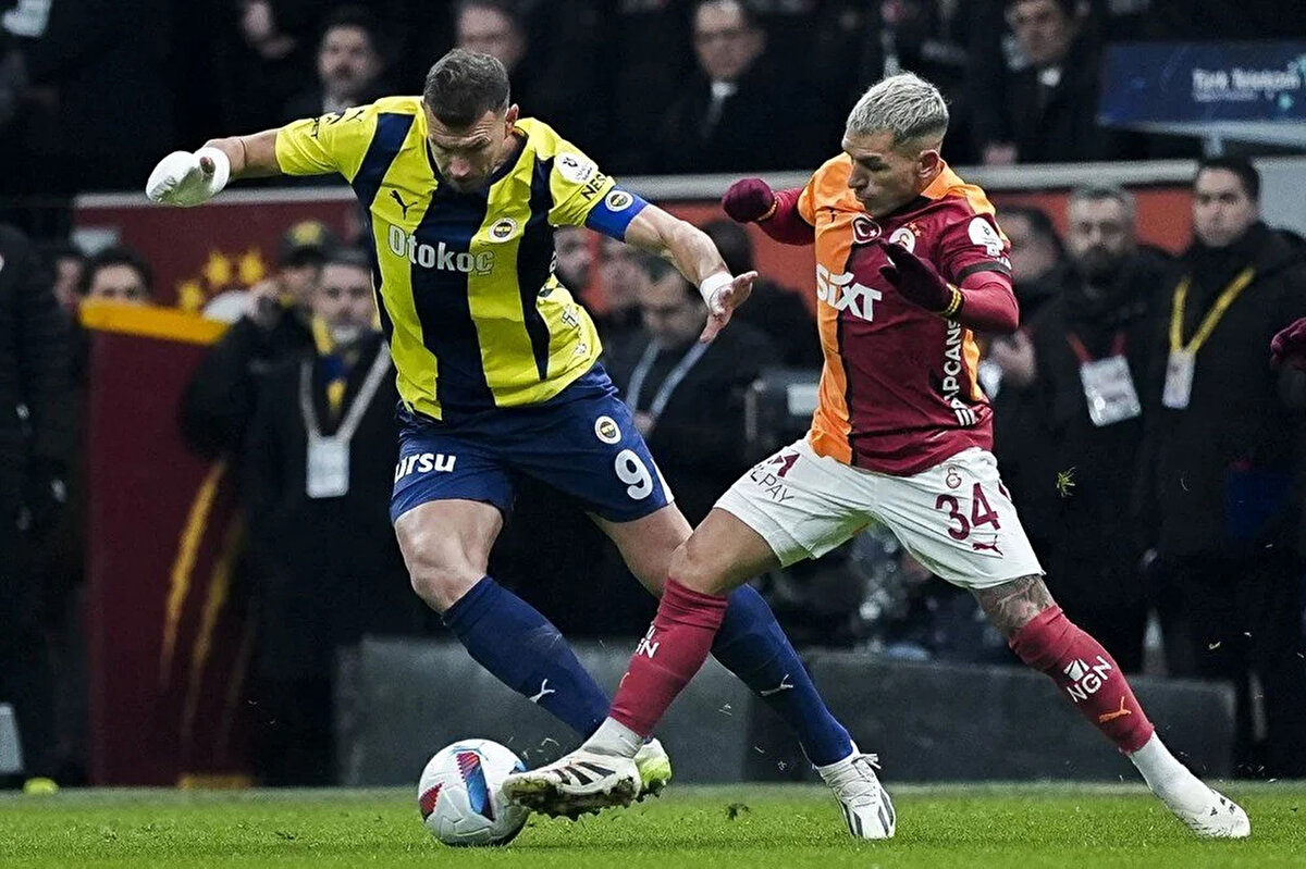 Teknik direktörü Mourinho ile özel bir görüşme yapan ve forma talep eden tecrübeli santrforun, "Takımı böylesine önemli ve büyük bir maçta yalnız bırakmak istemiyorum. Yaşadığım sakatlıklar oynamama engel değil. Kendini çok iyi hissediyorum. Karar sizin ancak görev verirseniz ben en iyi halimde mücadelemi yapacağım." dediği belirtildi.<br><br>Mourinho'nun sağlık heyetiyle görüşme yapacağı ve tecrübeli kaptanının durumunu değerlendireceği öğrenildi.