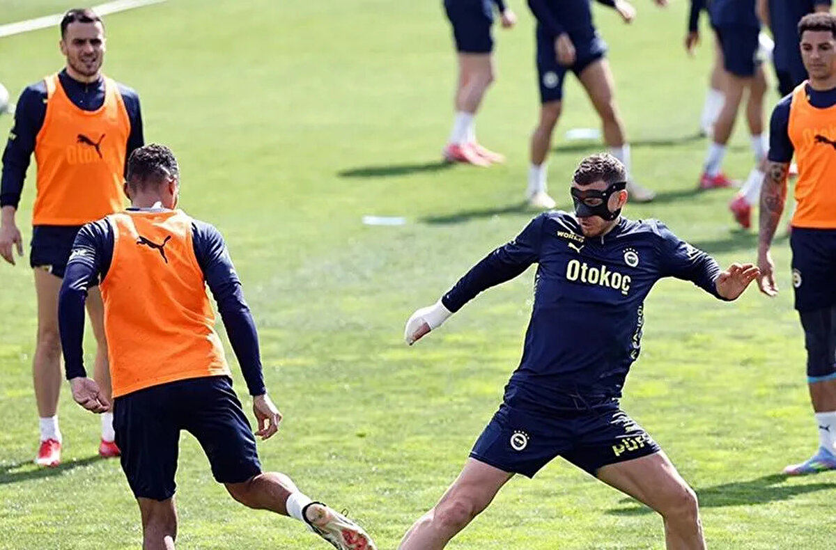 Tüm maçların kazanılması halinde şampiyonluğun geleceğine inanan yönetim, oyunculara puan kaybı yaşanmaması halinde gerekenin fazlasıyla yapılacağının sözünü verdi.