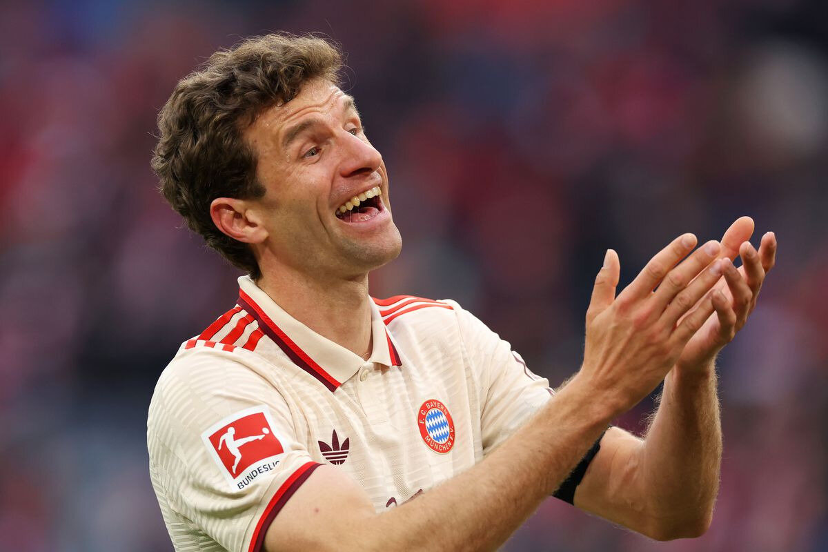 Alman devi Bayern Münih'in efsane ismi Thomas Müller'in sözleşmesi yenilenmeyecek. Alman basınına göre kulüp, sezon sonunda sözleşmesi bitecek. Tecrübeli futbolcuyla yollarını ayırma kararı aldı.