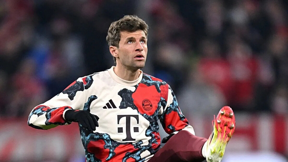 Bayern Münih Sportif Direktörü Max Eberl, konuyla ilgili olarak, "Thomas Müller ve diğer oyuncularla görüşmelerimiz devam ediyor. Açıklanacak bir şey olduğunda paylaşacağız" dedi.