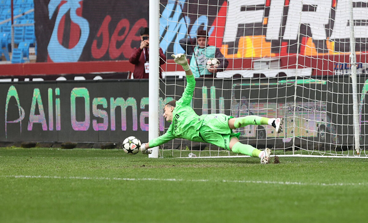 Biletler ücretsiz<br><br>Trabzonspor’un önceki turlardaki iç saha maçlarında olduğu gibi, bu karşılaşmada da taraftarlar ücretsiz olarak stada girebilecek. bordomavili gençlere destek vermek isteyen futbolseverler, Papara Park tribünlerinde yerini alabilecek.