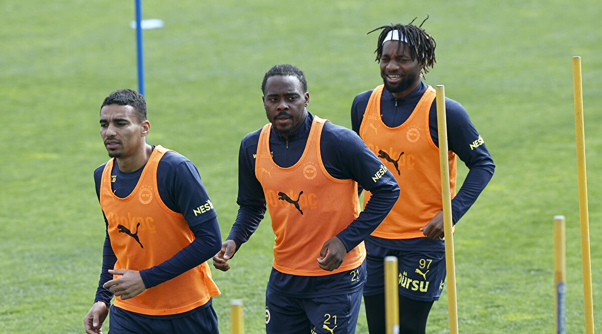 Yarın oynanacak müsabakayı kazanan takım, yarı finalde TÜMOSAN Konyaspor-İskenderunspor maçının galibiyle karşılaşacak.<br>