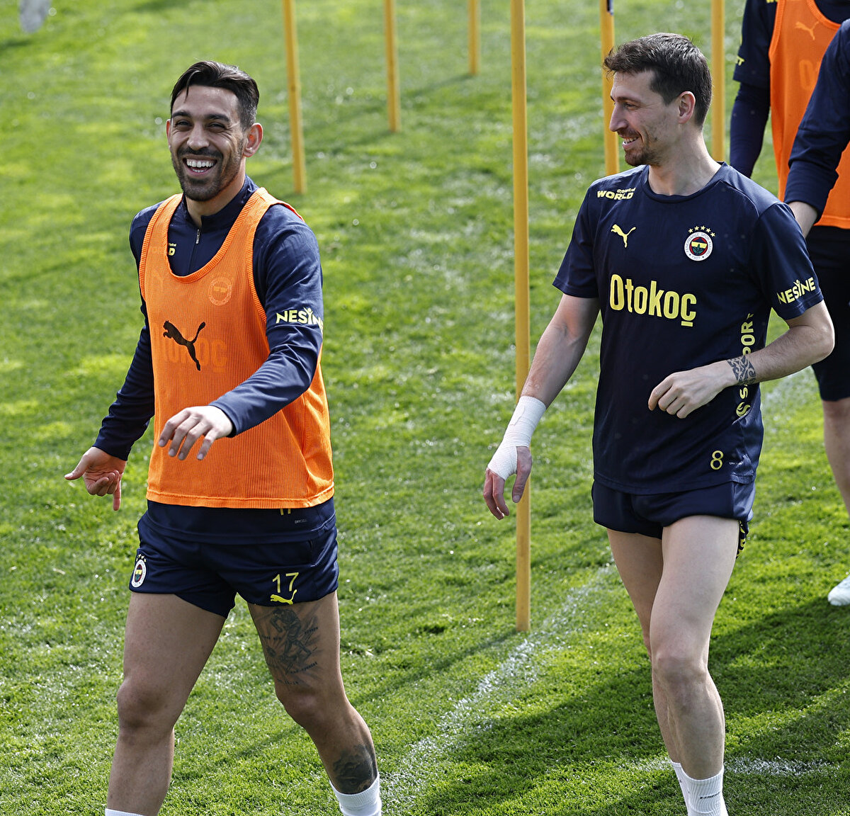 Bu sezon derbi kazanamadı<br><br>Fenerbahçe bu sezon derbi maçlarda umduğunu bulamadı. Ligde Galatasaray'a sahasında 3-1 mağlup olan sarı-lacivertliler, deplasmandaki müsabakadan ise 0-0'lık beraberlikle ayrıldı.<br>