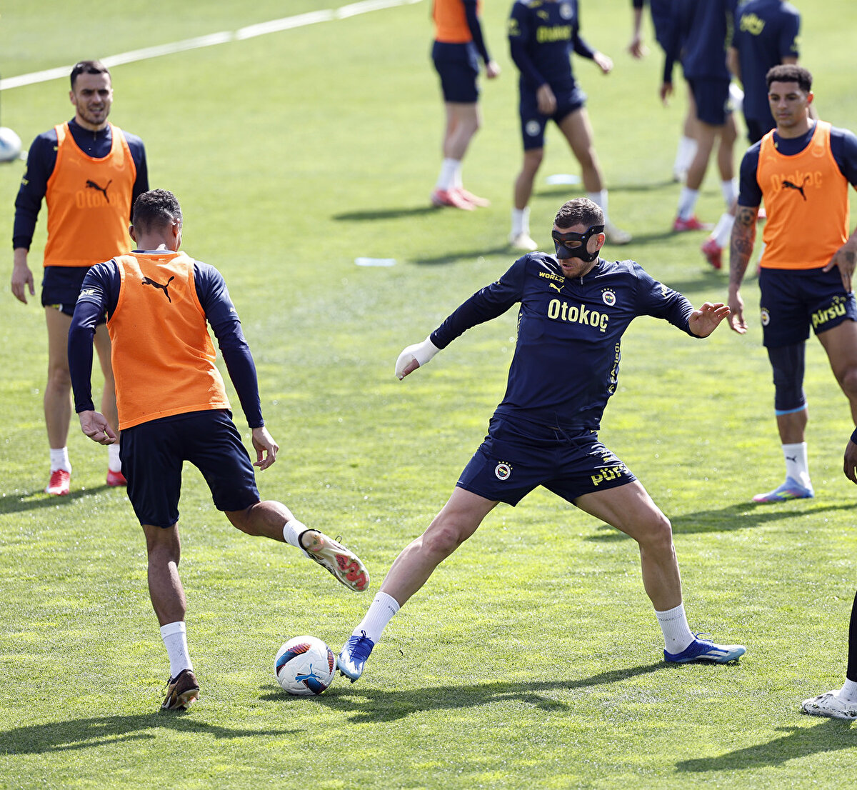 Mourinho'nun ekibi, ligin ilk yarısındaki Beşiktaş deplasmanında da 1-0 kaybetmişti. Sarı-lacivertliler, Ali Koç'un başkanlığı döneminde, Ziraat Türkiye Kupası'nda ilk kez bir derbi maçında boy gösterecek.<br>