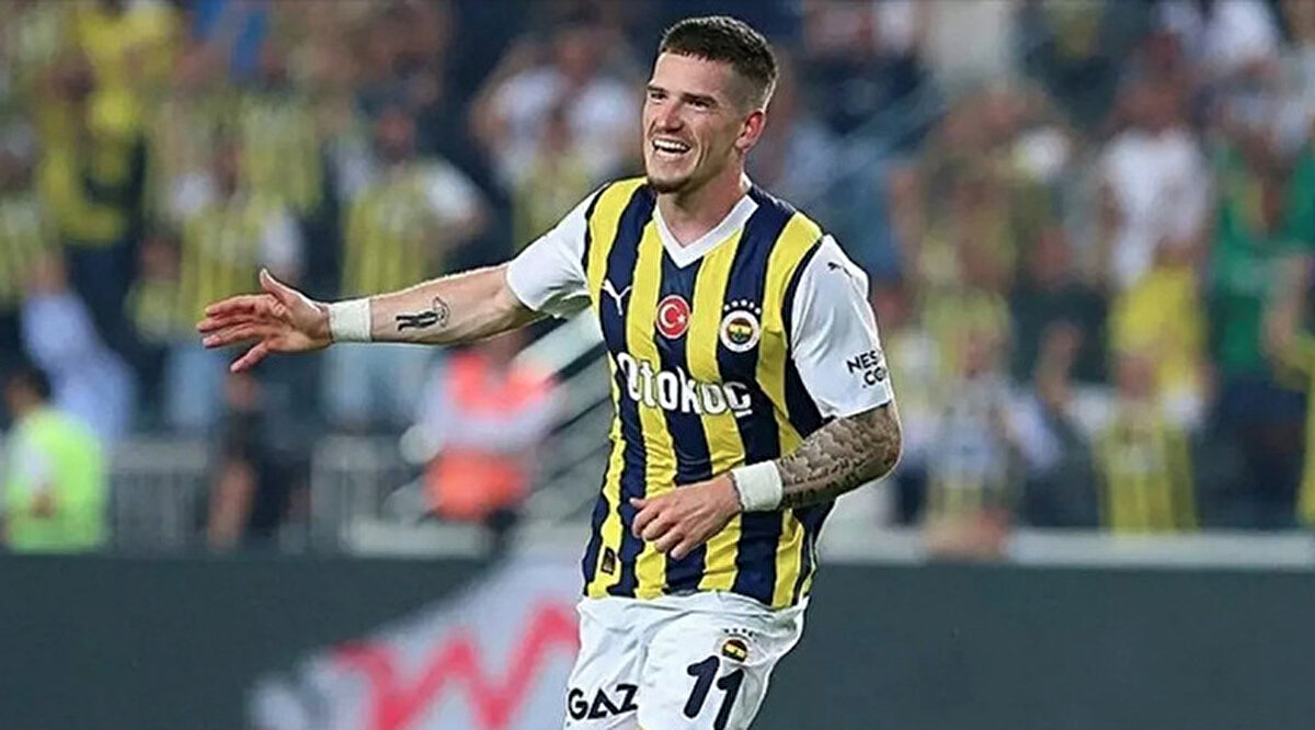Sözleşmesinin bitmesinin ardından 2023'te Fenerbahçe'ye imza atan İngiliz oyuncu, geçtiğimiz yıl sarı-lacivertli takımdan ayrıldı.<br>