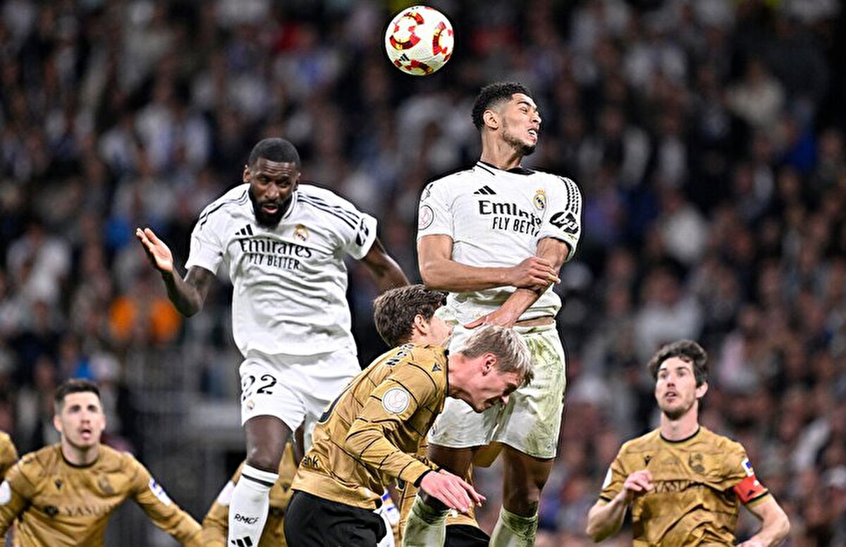 Milli futbolcumuz, karşılaşma sonrasında köşe vuruşunu kullandığı anın fotoğrafını sosyal medya hesaplarından paylaşıp, "Vazgeçmek asla bir seçenek değildir" notunu yazdı.<br>