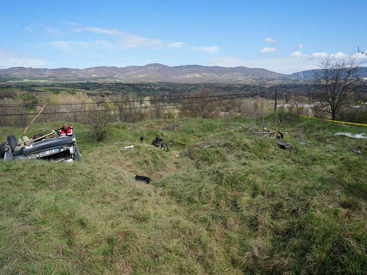 Jandarma ekipleri kazayla ilgili inceleme başlattı.