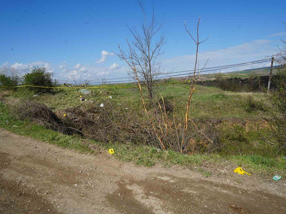 Araç içerisinde sıkışan sürücünün cenazesi itfaiye ekipleri tarafından çıkartıldıktan sonra Kastamonu Eğitim ve Araştırma Hastanesinin morguna kaldırıldı.