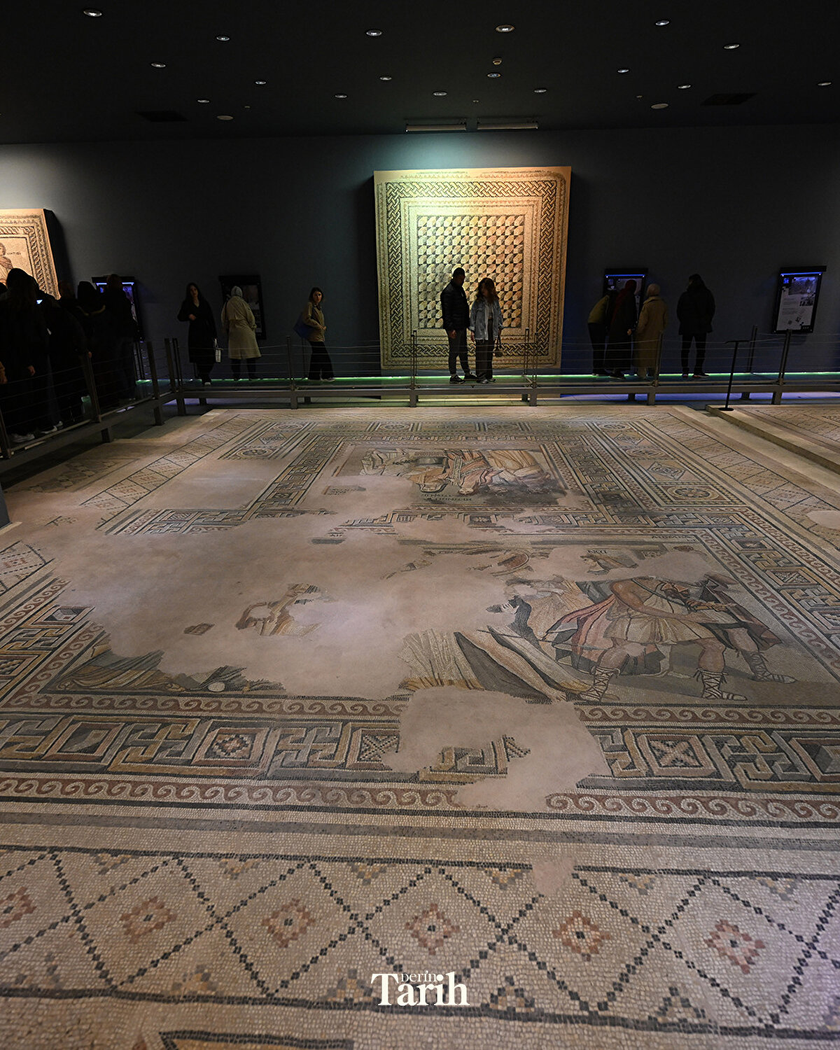 Gaziantep Müze Müdürü Özgür Çomak ise AA muhabirine, bayram tatilindeki yoğunluktan memnun olduklarını söyledi.