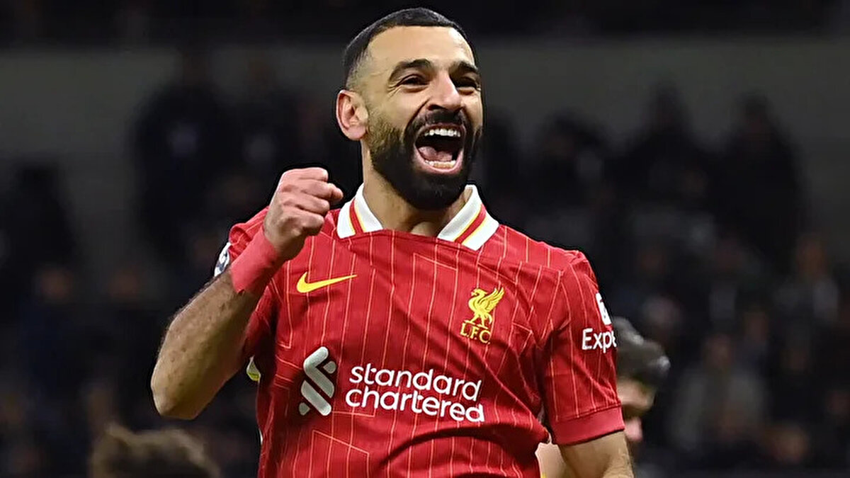 Bu sezonki performansı<br><br>Liverpool ile rüya gibi bir sezon geçiren ve tüm kulvarlarda 43 maça çıkan 32 yaşındaki kanat oyuncusu, 32 gol ve 22 asistlik performans sergiledi.