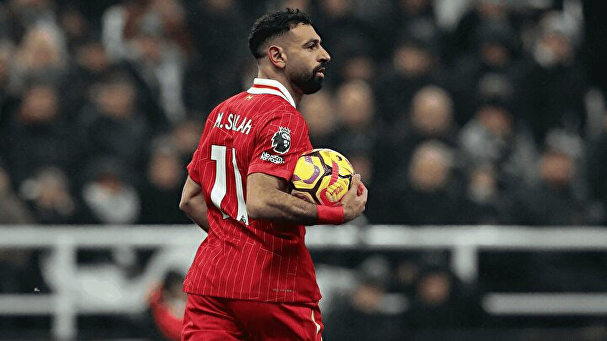 Fichajes'te yer alan habere göre; Al Hilal yönetiminin, Mısırlı hücumcuyu renklerine bağlamak için eşi benzeri görülmemiş bir çaba içine girdiği belirtildi.