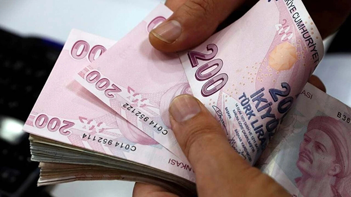 Haksız kazanç varsa, faiziyle iade zorunlu<br><br>Yetkililer, yapılan denetimler sonucunda sigortalının kusurunun tespit edilmesi halinde sadece maaş kesintisi değil, ödenmiş tüm maaşların faiziyle birlikte geri isteneceğini ifade ediyor. <br>Bu nedenle, vatandaşlara sahte sigorta işlemlerinden uzak durmaları ve yalnızca yasal yollarla emeklilik başvurusu yapmaları yönünde uyarıda bulunuluyor.