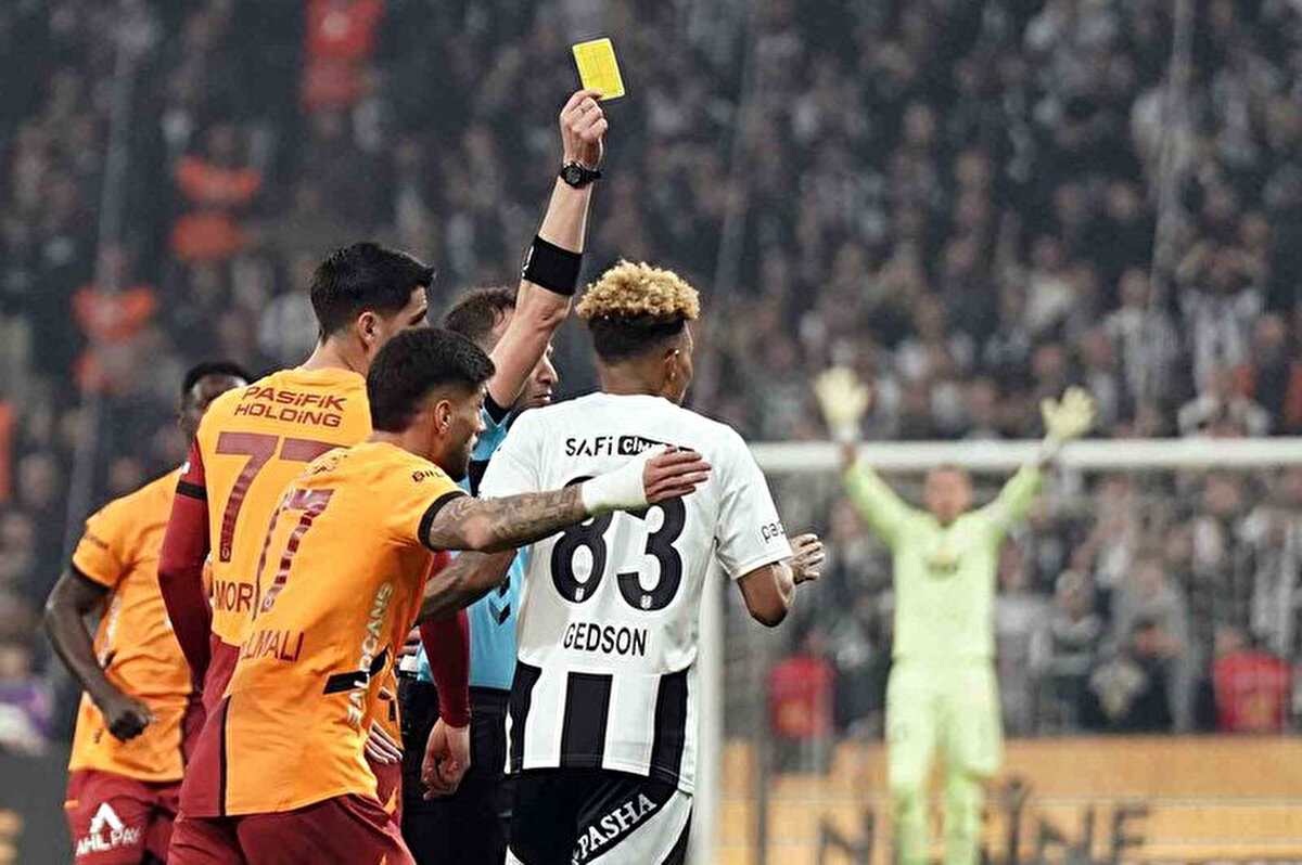 Galatasaray-Fenerbahçe maçında olduğu gibi bu derbiyi de yabancı bir hakemin yönetmesi isteği karşılık bulmayan Beşiktaş Başkanı Serdal Adalı, Yasin Kol atamasının ardından TFF ve MHK'yi istifaya davet etmişti.<br>