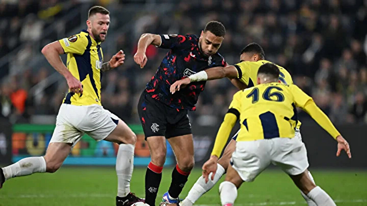 Sarı kırmızılı teknik heyet, Fenerbahçe'yi devirmek için sarı lacivertli takımın UEFA Avrupa Ligi'nde Rangers'a evinde 3-1 yenildiği maçı baz alacak.<br>