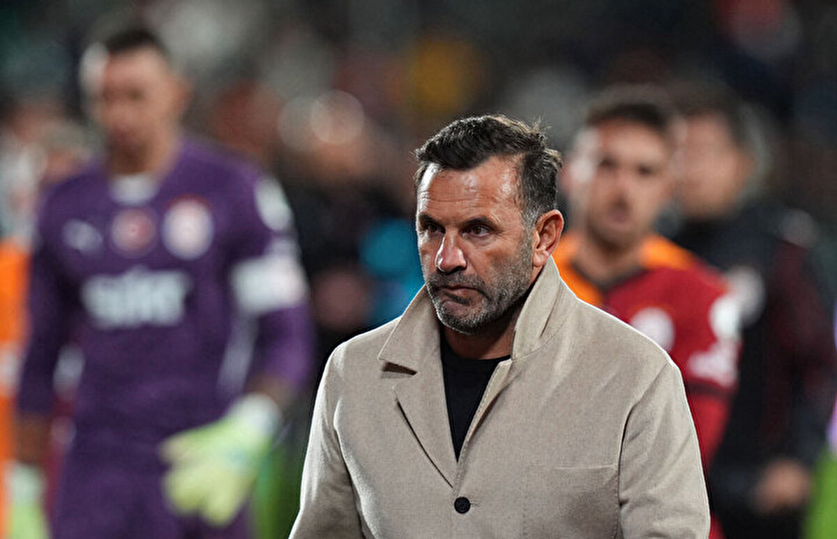 Barış Alper Yılmaz ve Victor Osimhen'in savunma arkasına sürpriz koşularına güvenen sarı kırmızılılar orta sahayı kalabalık tutacak.<br>